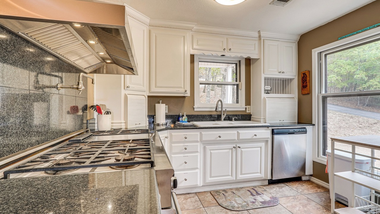 Photo of Kitchen in Sylvan Shores