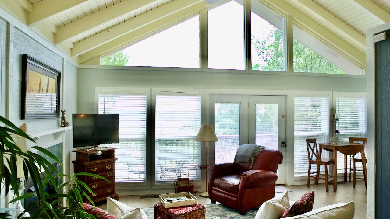 Photo of Livingroom in Sylvan Shores