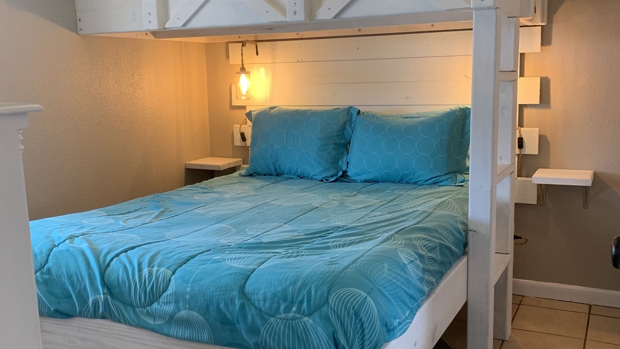 Photo of Bedroom in Gulf Shores