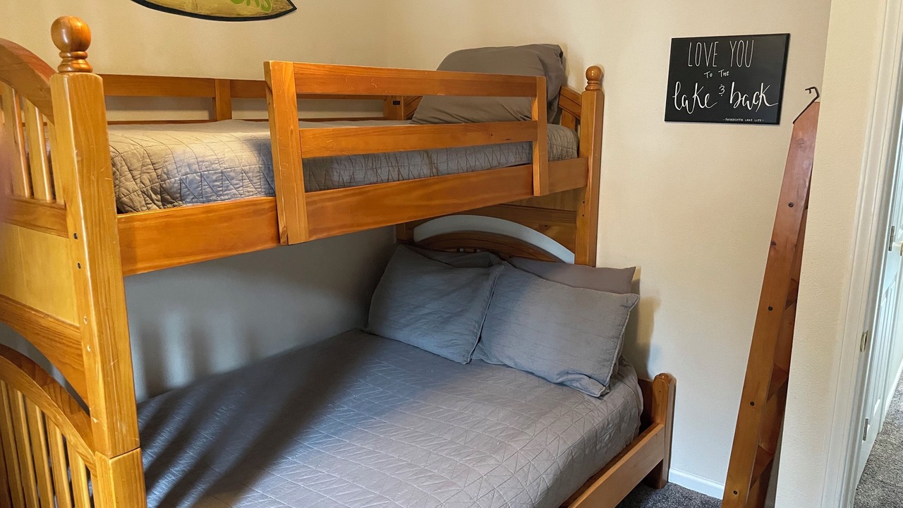 Photo of Bedroom in Camdenton