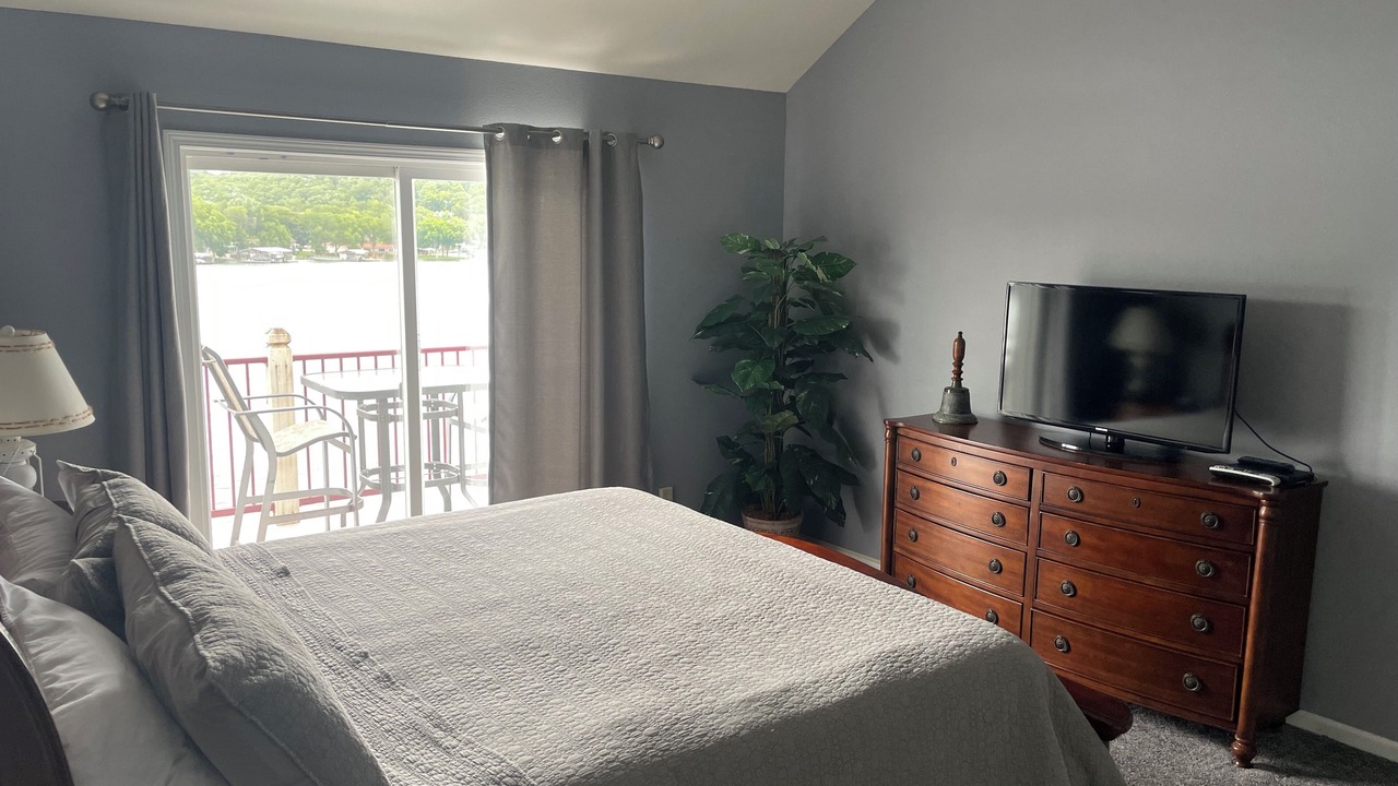Photo of Bedroom in Camdenton