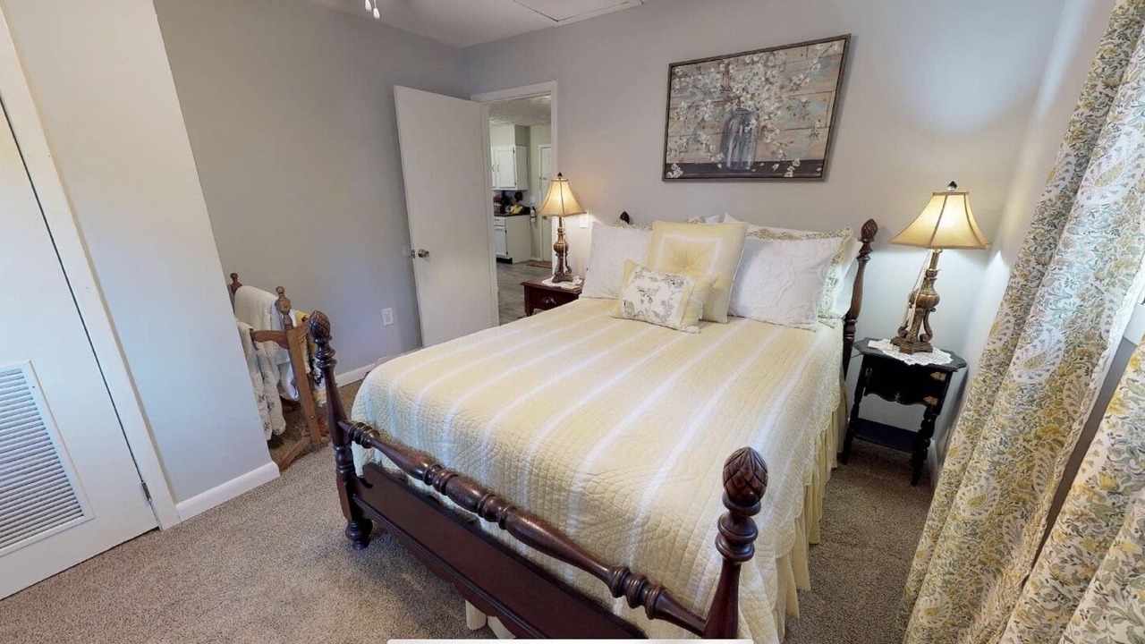 Photo of Bedroom in Madisonville