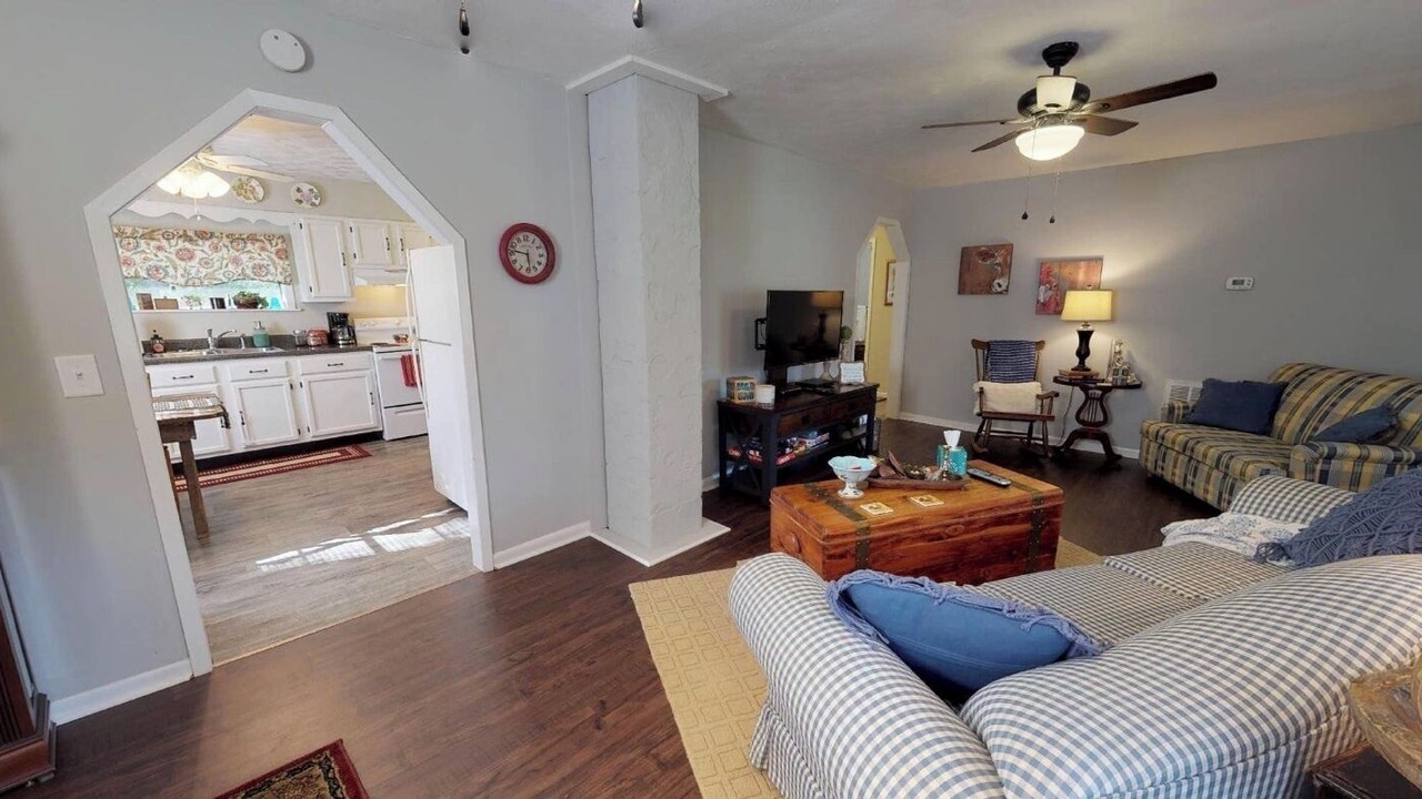 Photo of Livingroom in Madisonville