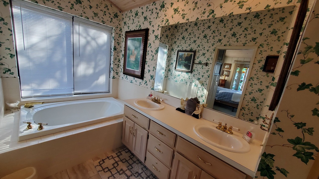 Photo of Bathroom in Lost Bridge Village