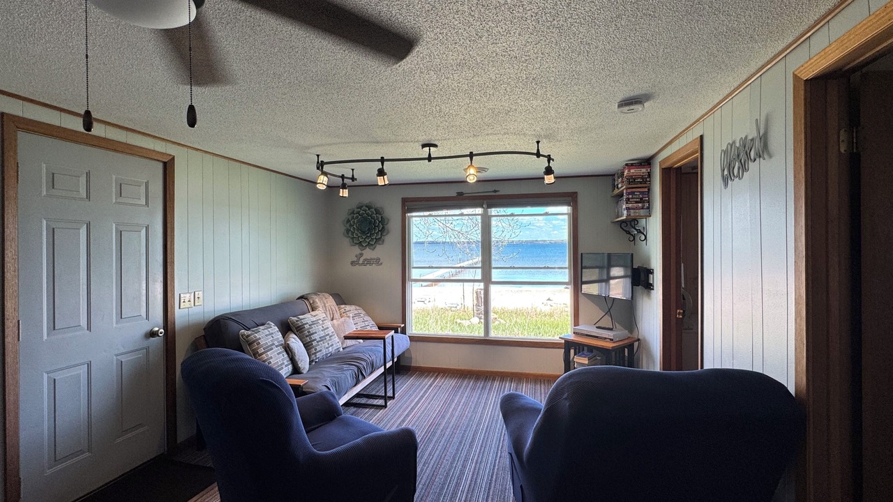 Photo of Livingroom in Shell Lake