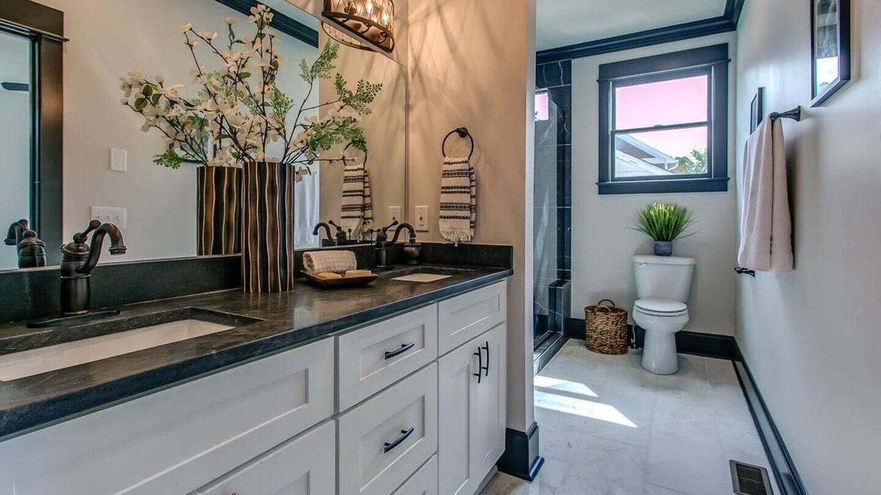 Photo of Bathroom in Shelby Hills