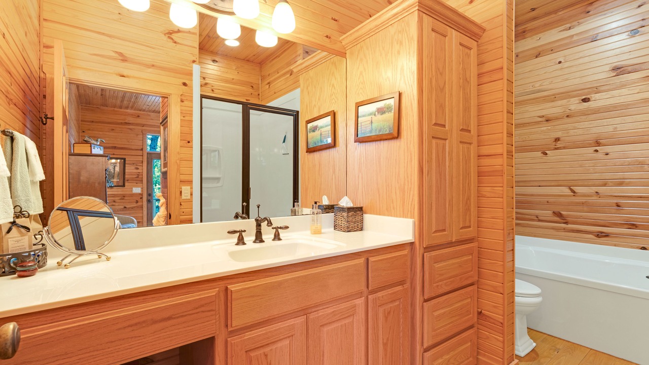 Photo of Bedroom in Hot Springs Village