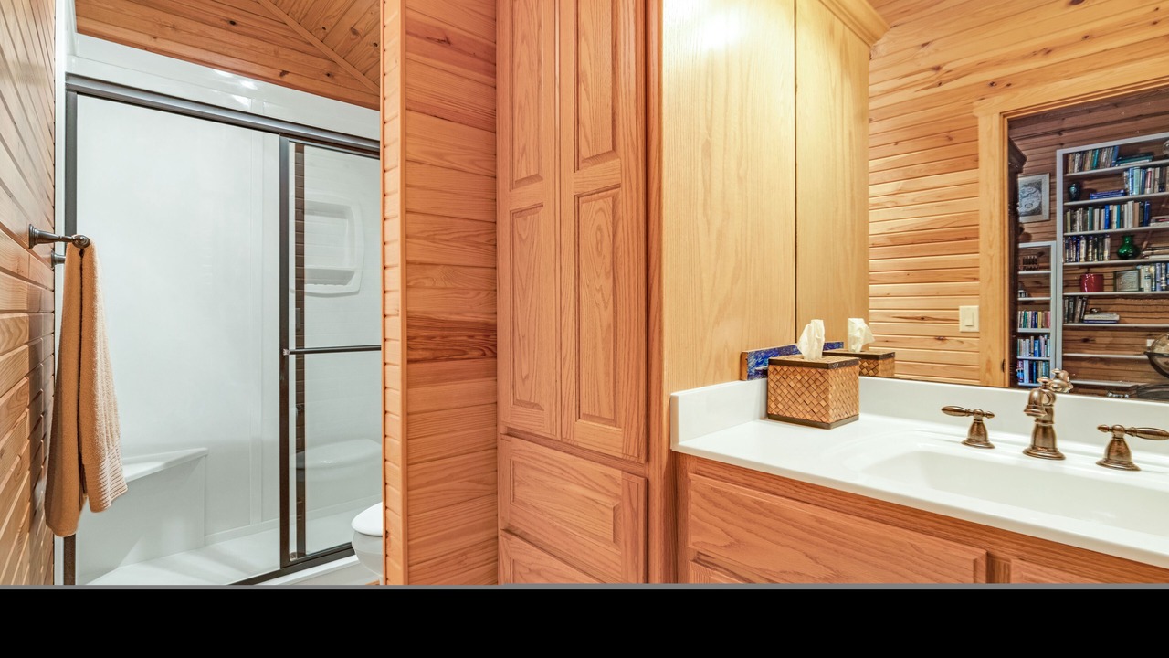 Photo of Bedroom in Hot Springs Village