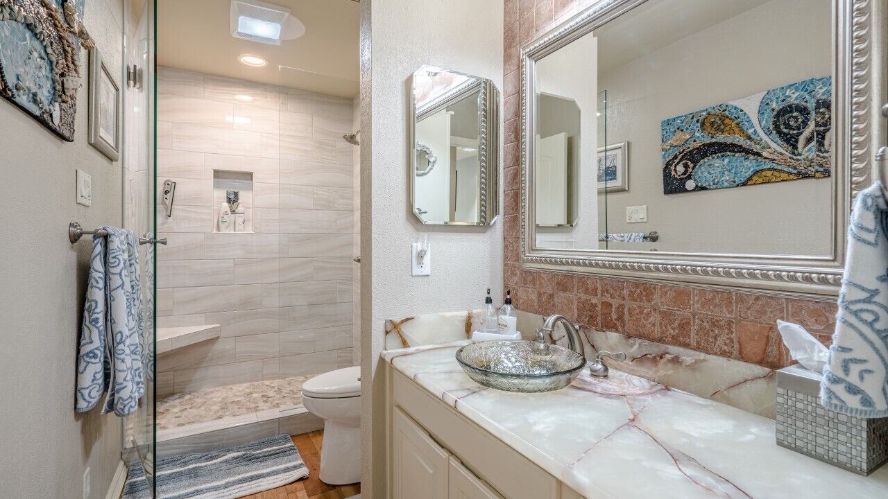 Photo of Bathroom in Lake Hamilton