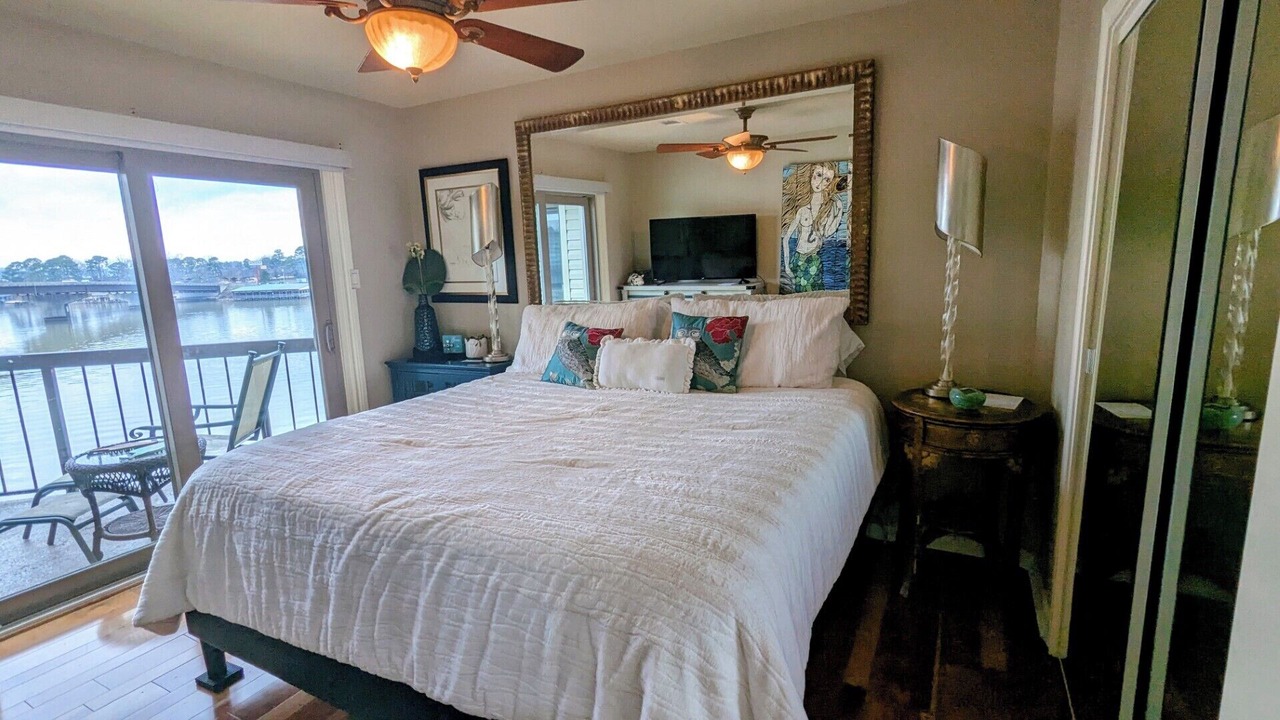 Photo of Bedroom in Lake Hamilton
