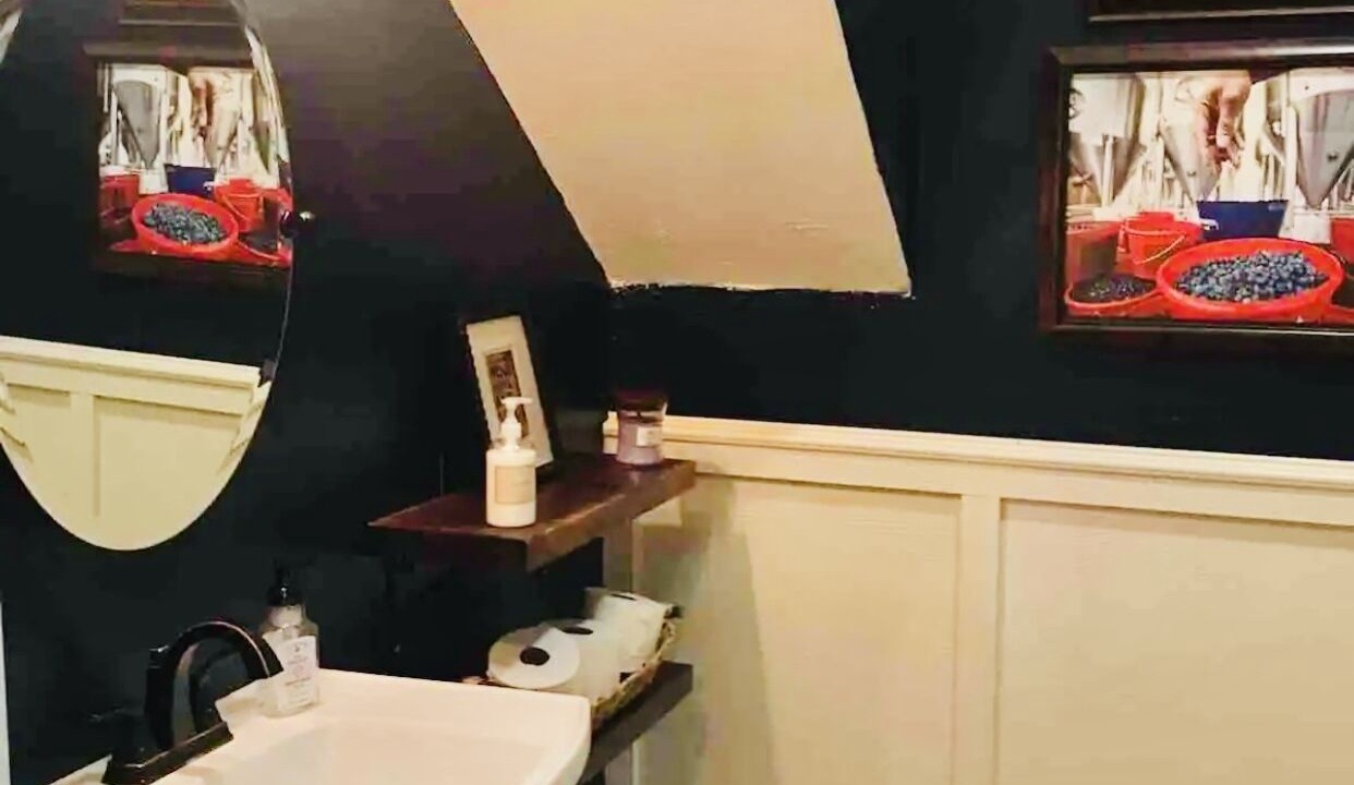 Photo of Bathroom in Garfield