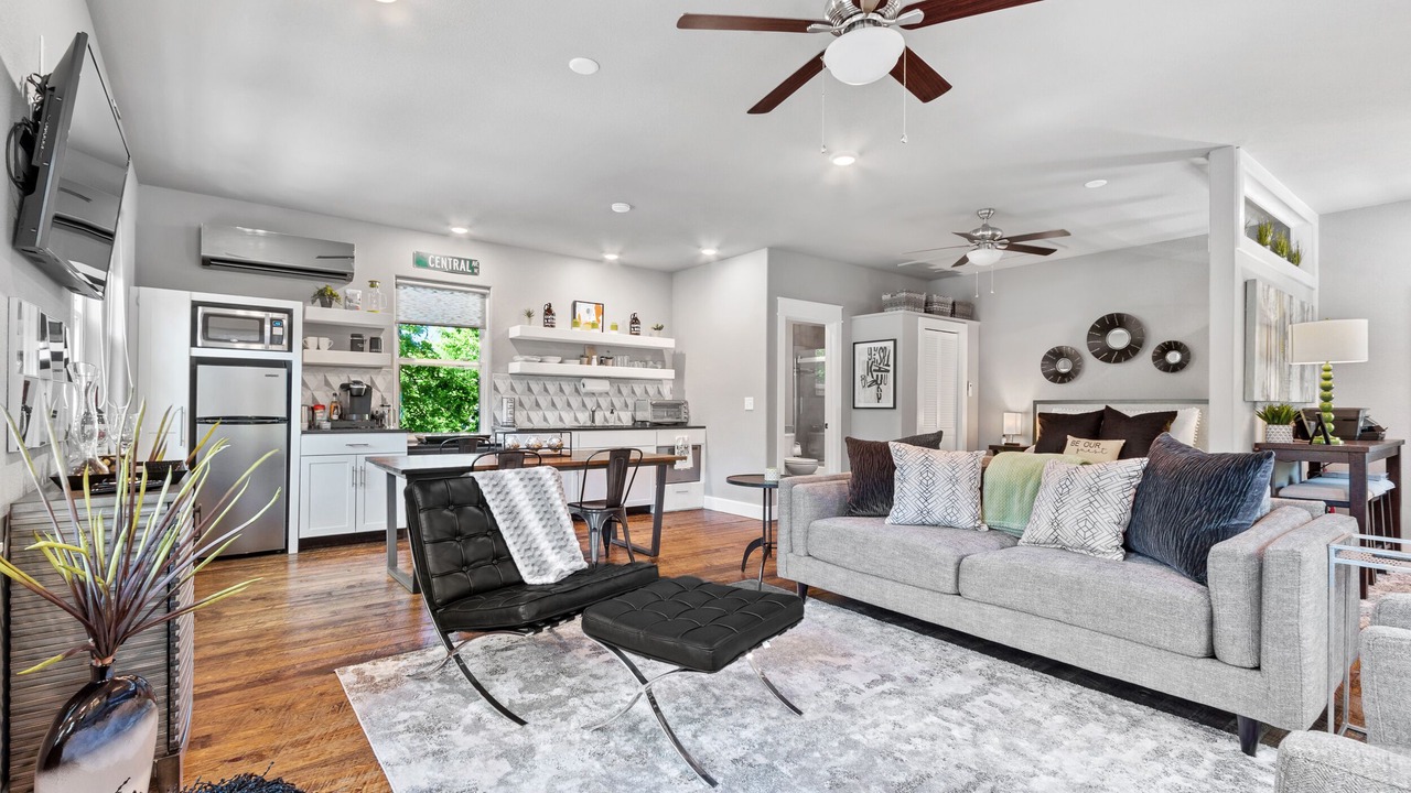 Photo of Livingroom in Downtown