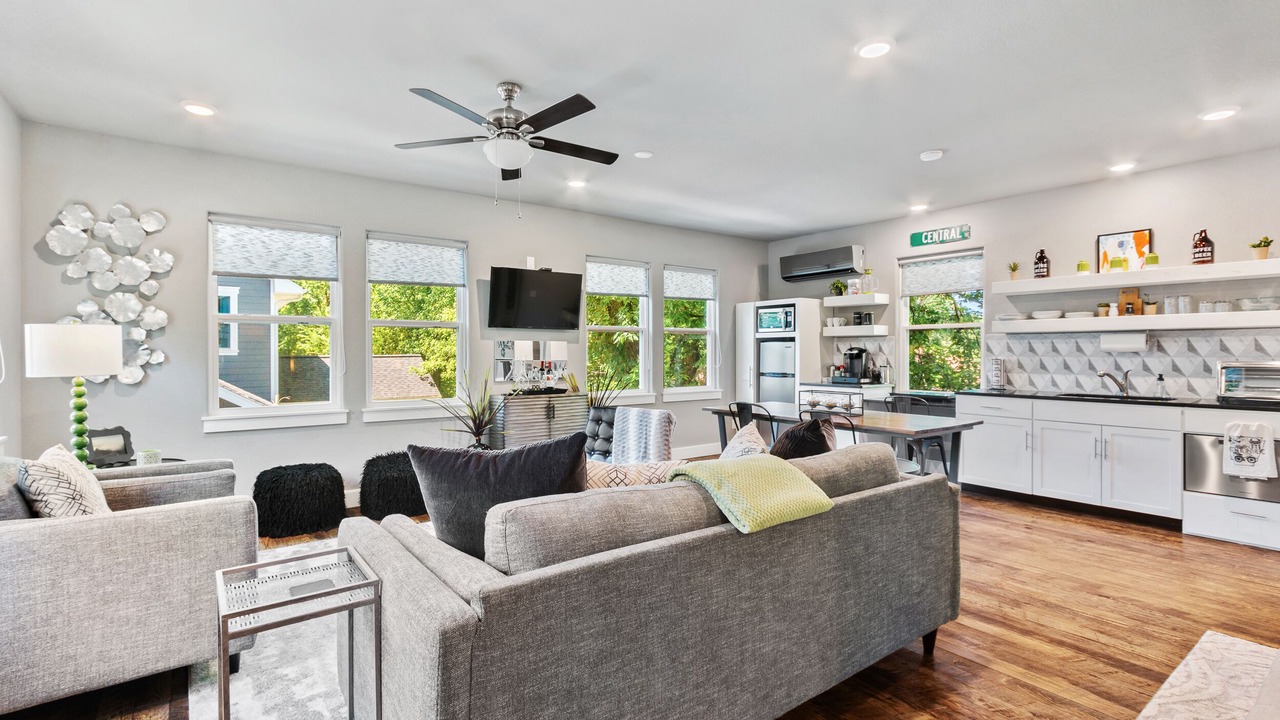Photo of Livingroom in Downtown
