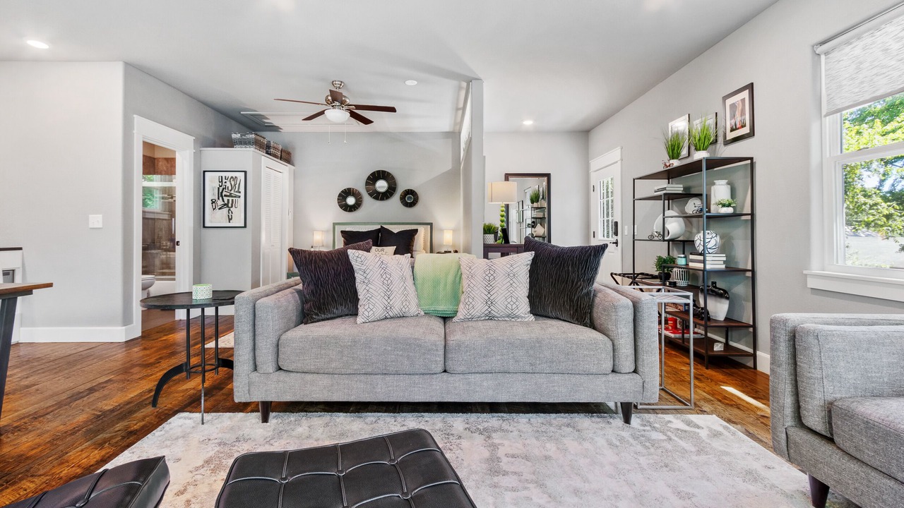 Photo of Livingroom in Downtown