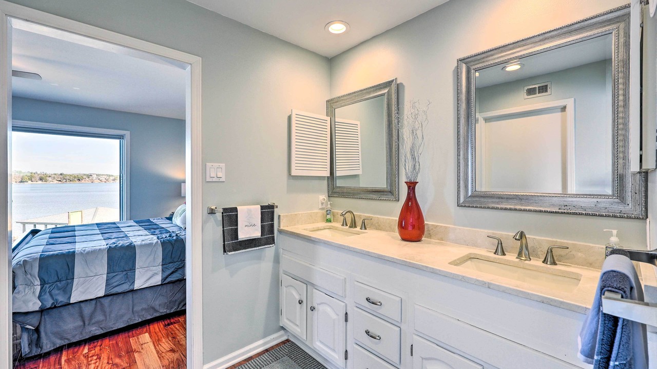Photo of Bathroom in Lake Hamilton