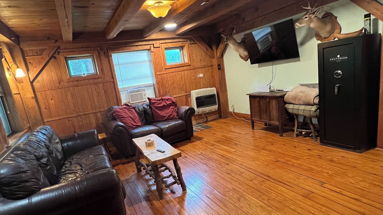 Photo of Livingroom in Board Camp