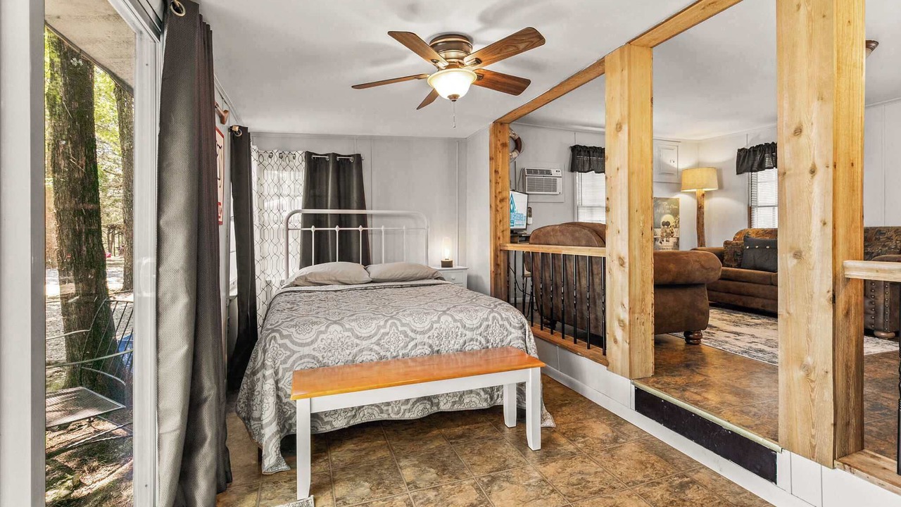 Photo of Bedroom in Jenkins