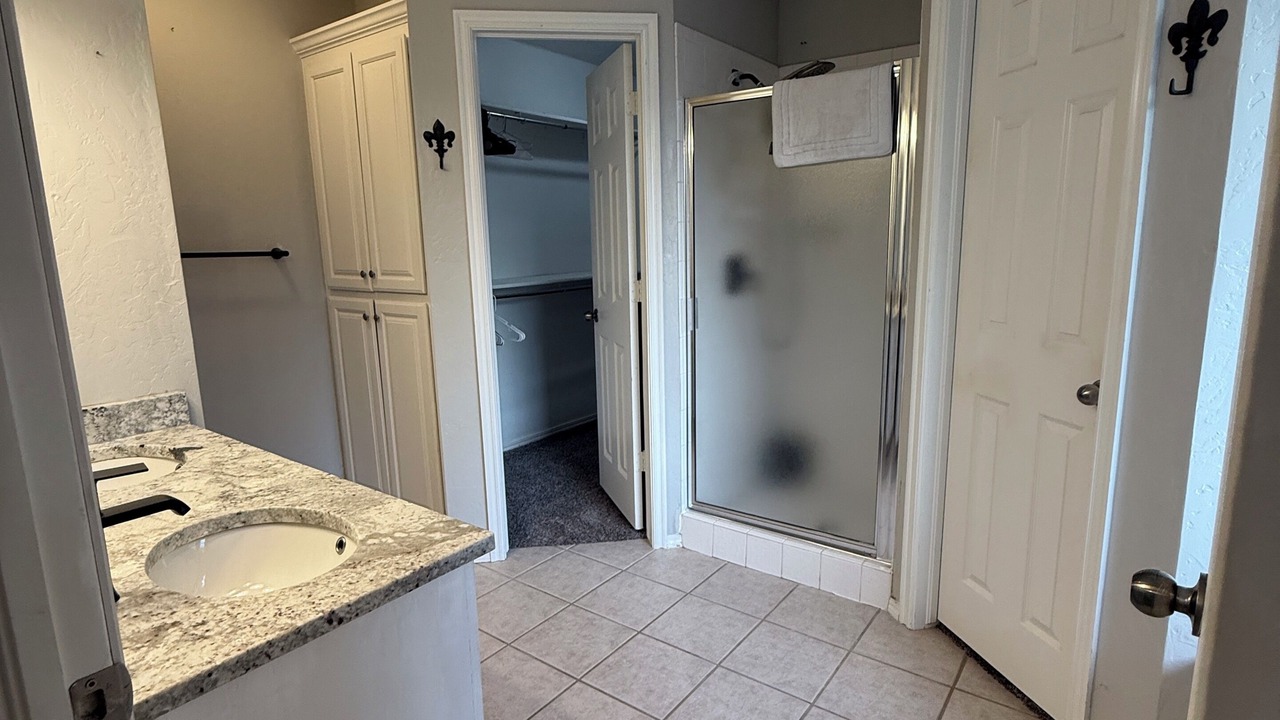 Photo of Bathroom in Mustang
