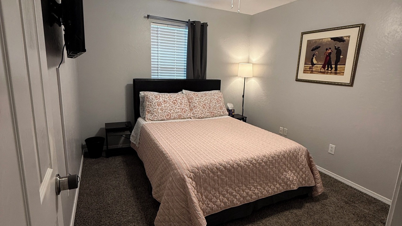 Photo of Bedroom in Mustang