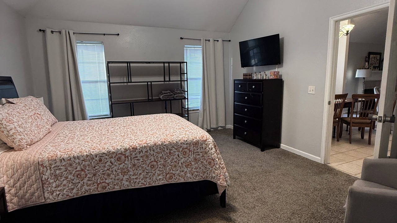 Photo of Bedroom in Mustang