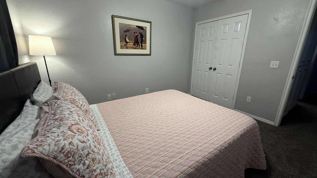 Photo of Bedroom in Mustang