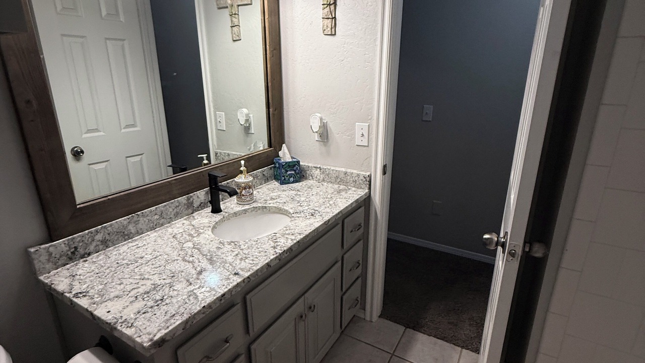 Photo of Bathroom in Mustang