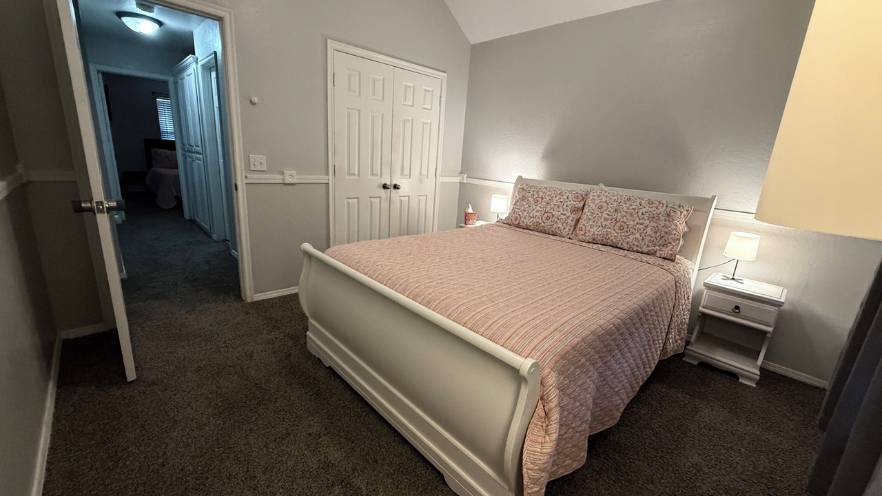 Photo of Bedroom in Mustang