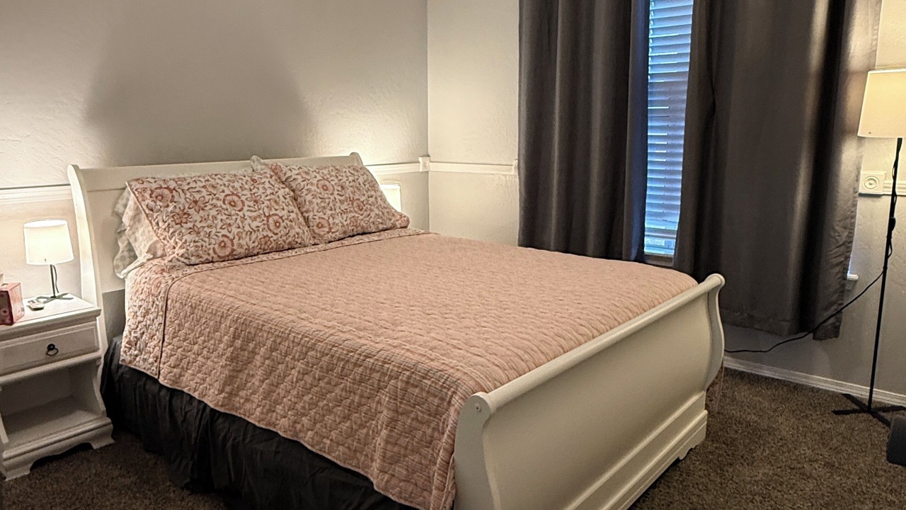 Photo of Bedroom in Mustang