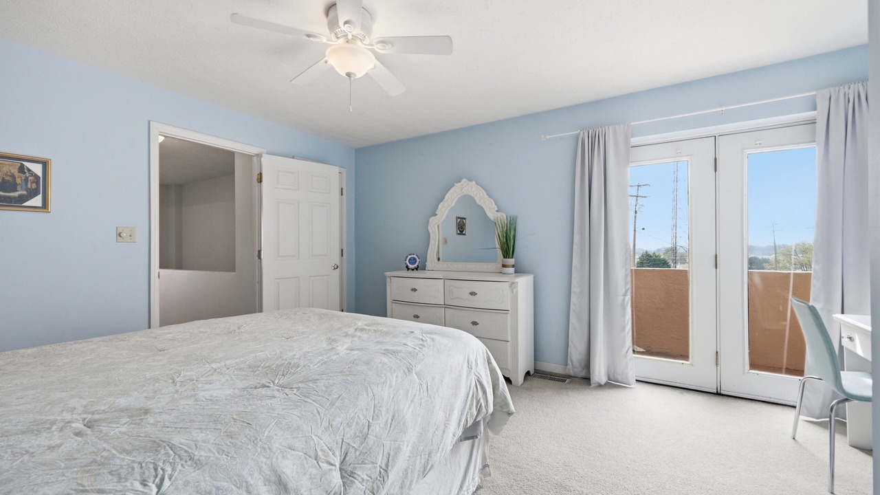 Photo of Bedroom in Maryville