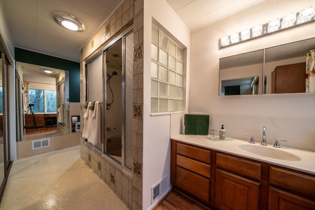 Photo of Bathroom in South Kansas City