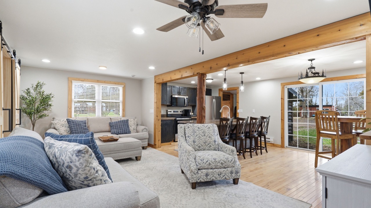 Photo of Livingroom in Cedar Falls