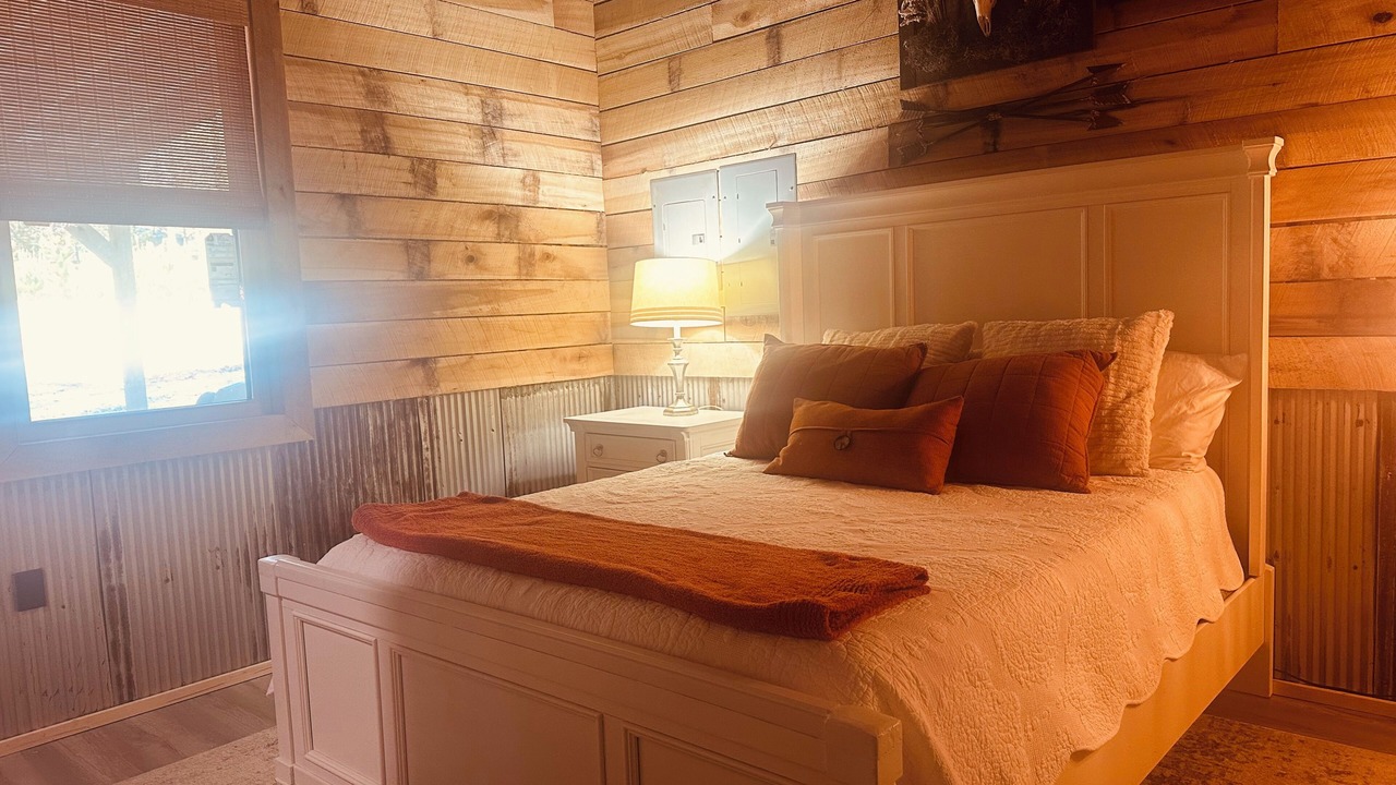 Photo of Bedroom in Counce