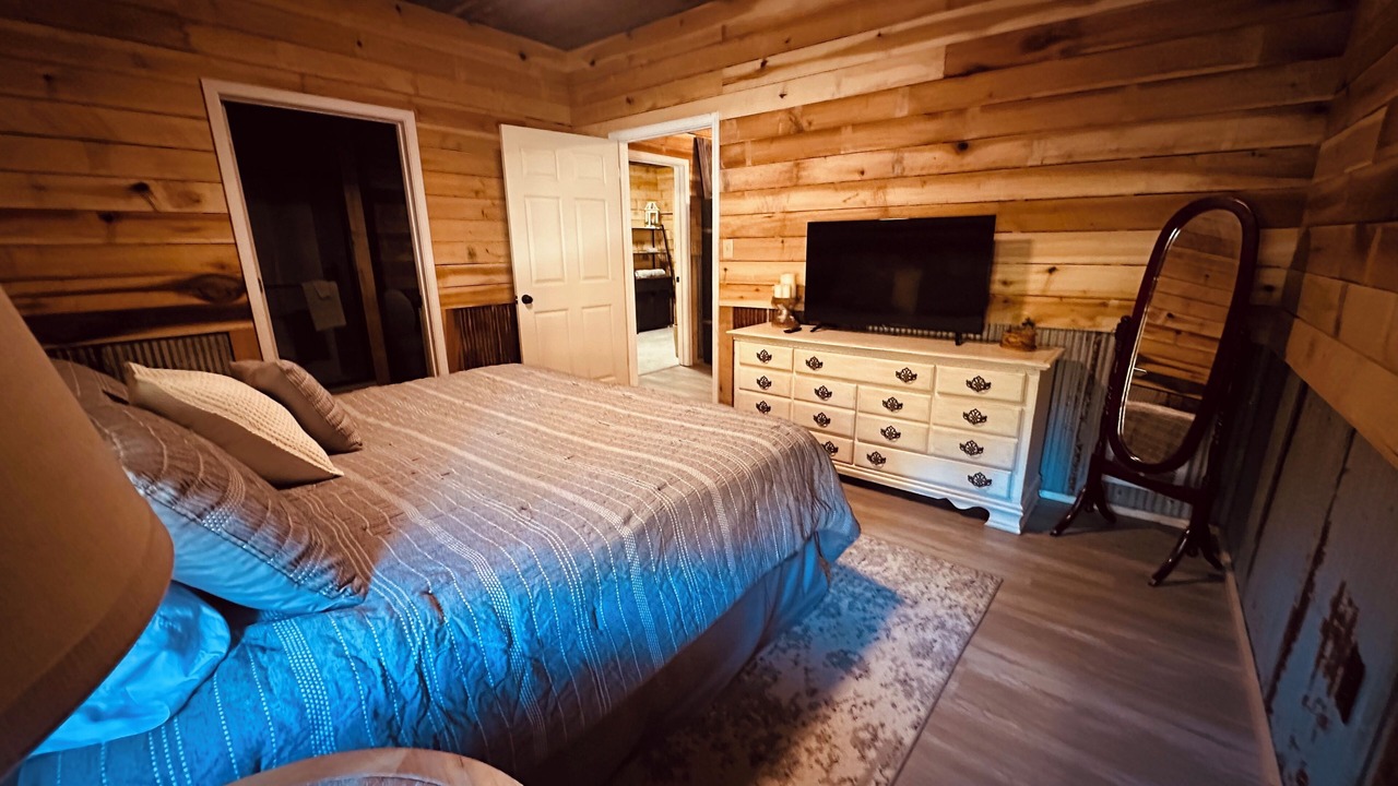 Photo of Bedroom in Counce