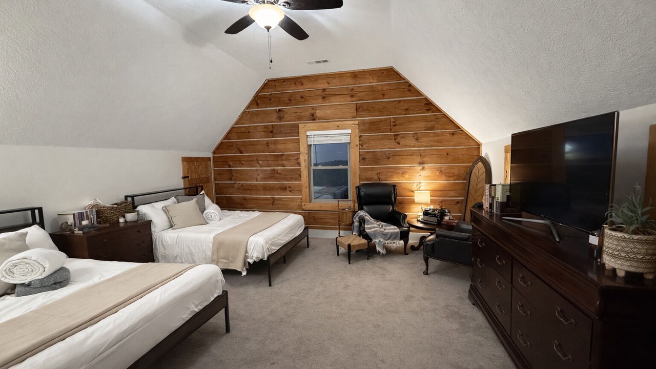 Photo of Bedroom in Drake