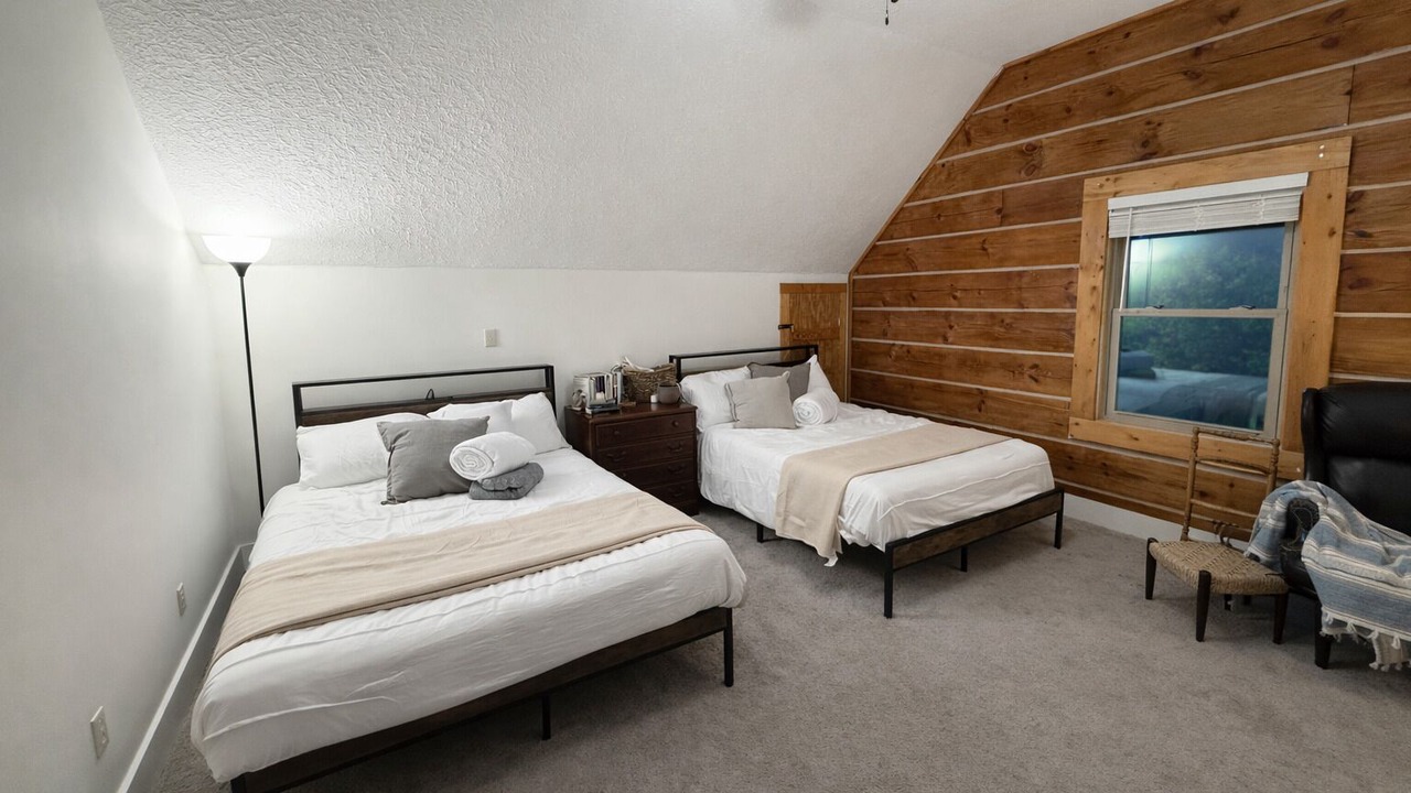 Photo of Bedroom in Drake