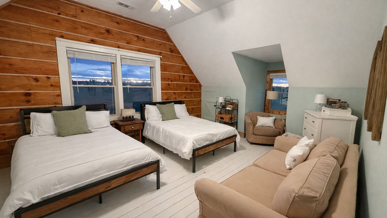 Photo of Bedroom in Drake