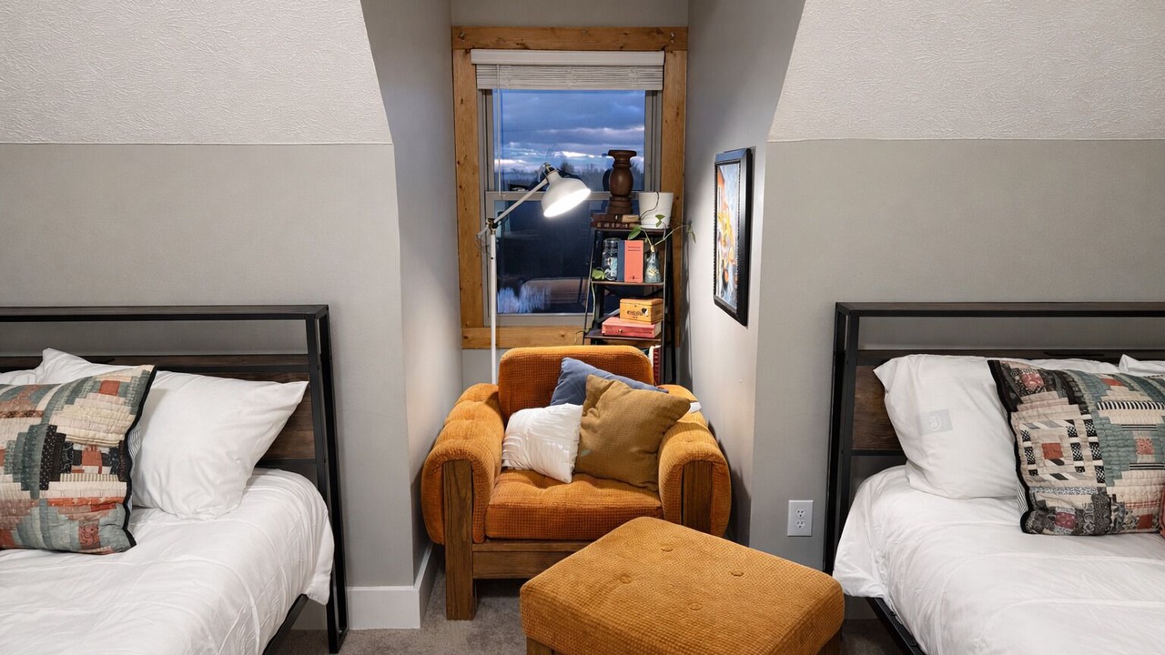 Photo of Bedroom in Drake