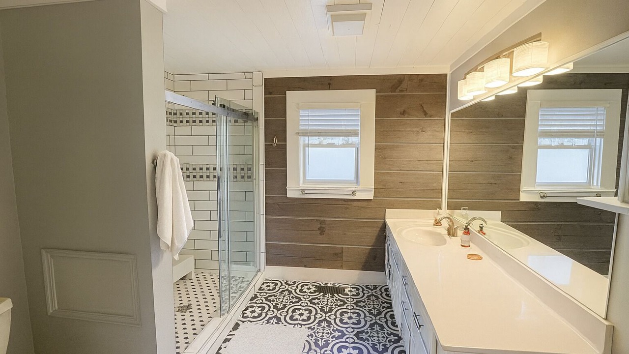 Photo of Bathroom in Drake