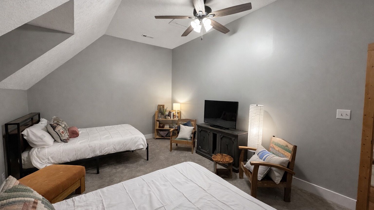 Photo of Bedroom in Drake