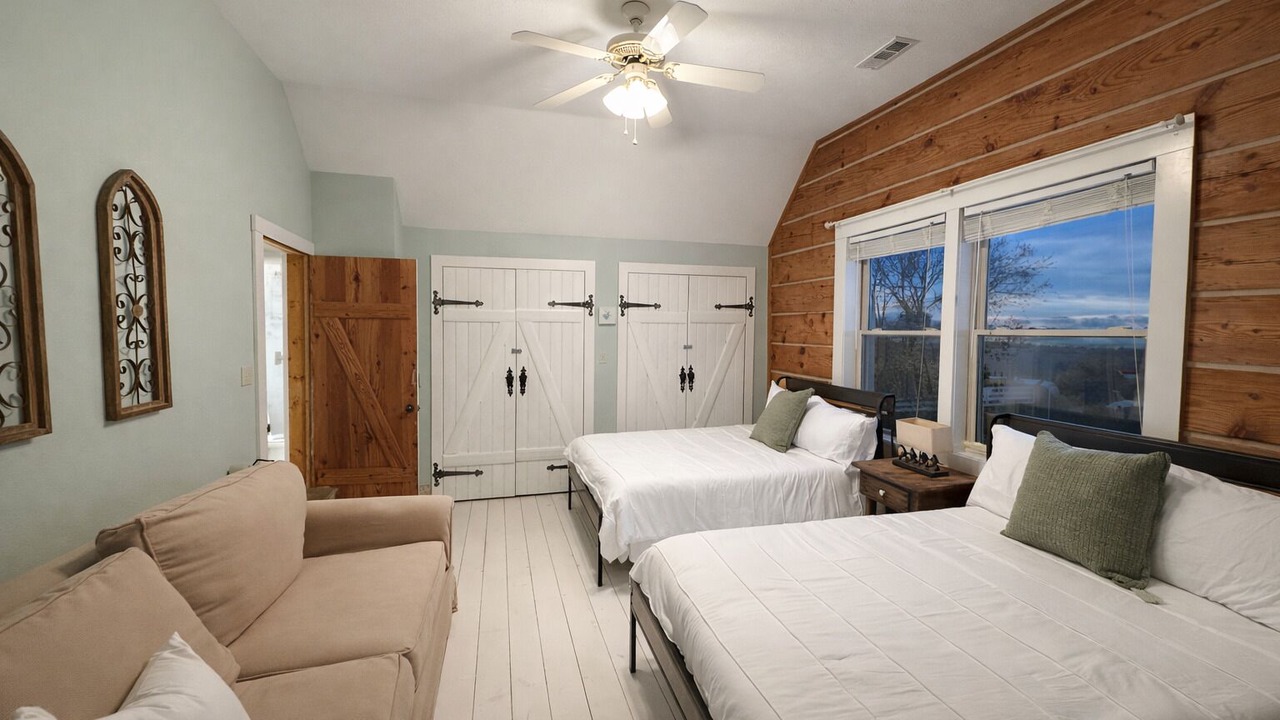 Photo of Bedroom in Drake