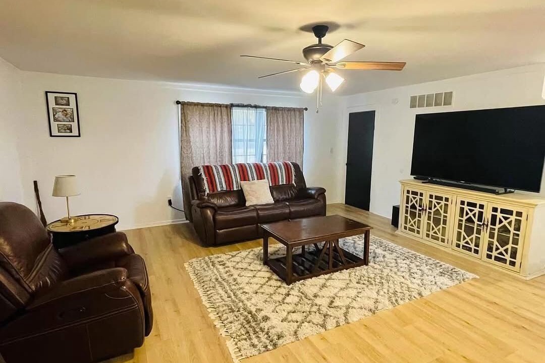 Photo of Livingroom in Oakland
