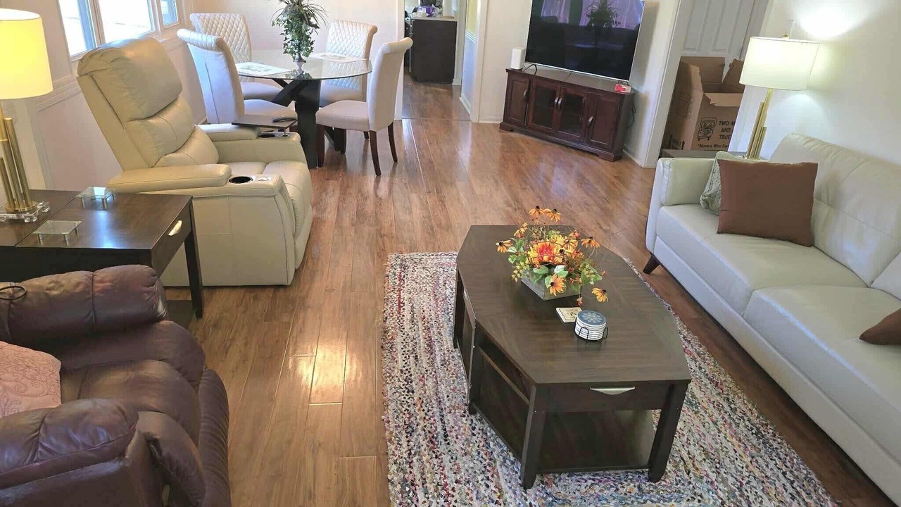 Photo of Livingroom in Oak Ridge