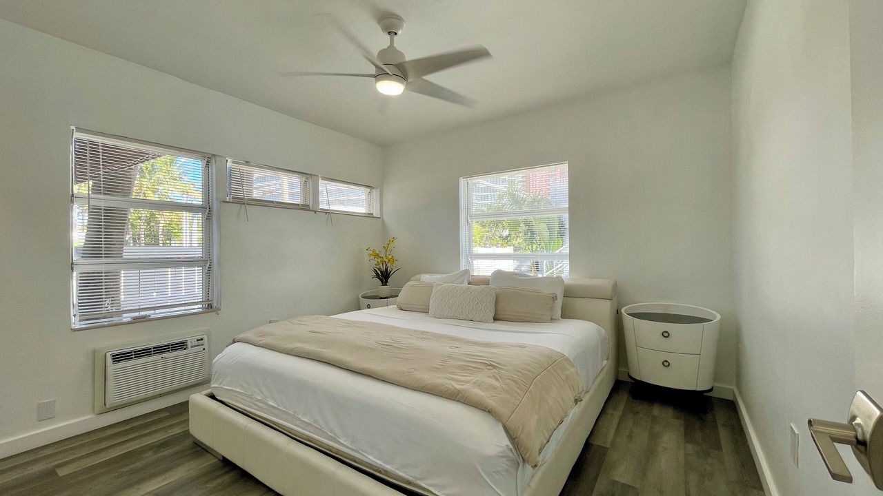 Photo of Bedroom in Lauderdale Beach