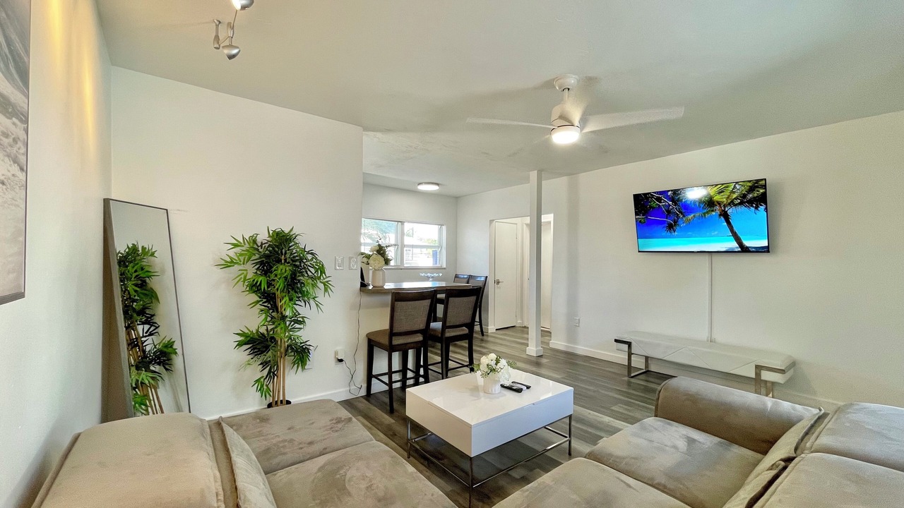 Photo of Livingroom in Lauderdale Beach