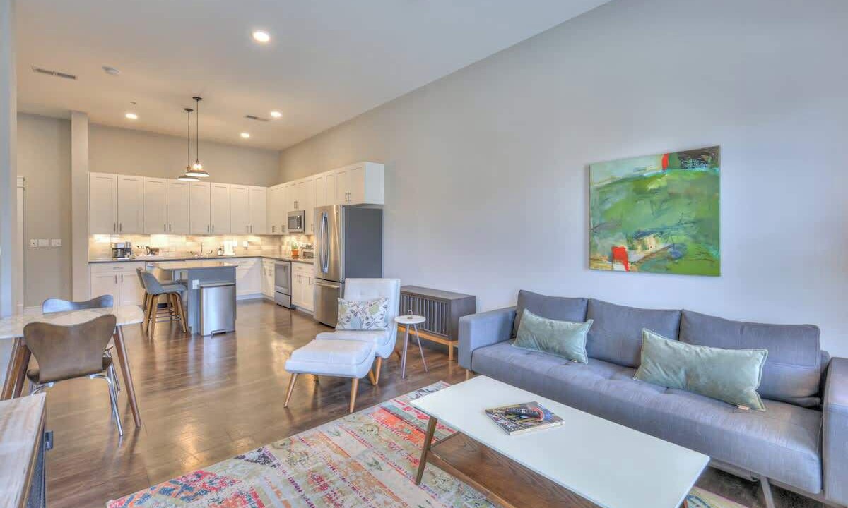 Photo of Livingroom in 12 South