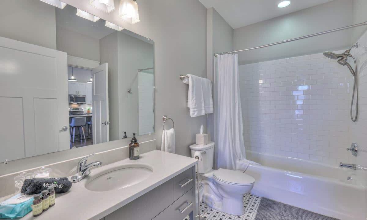 Photo of Bathroom in 12 South