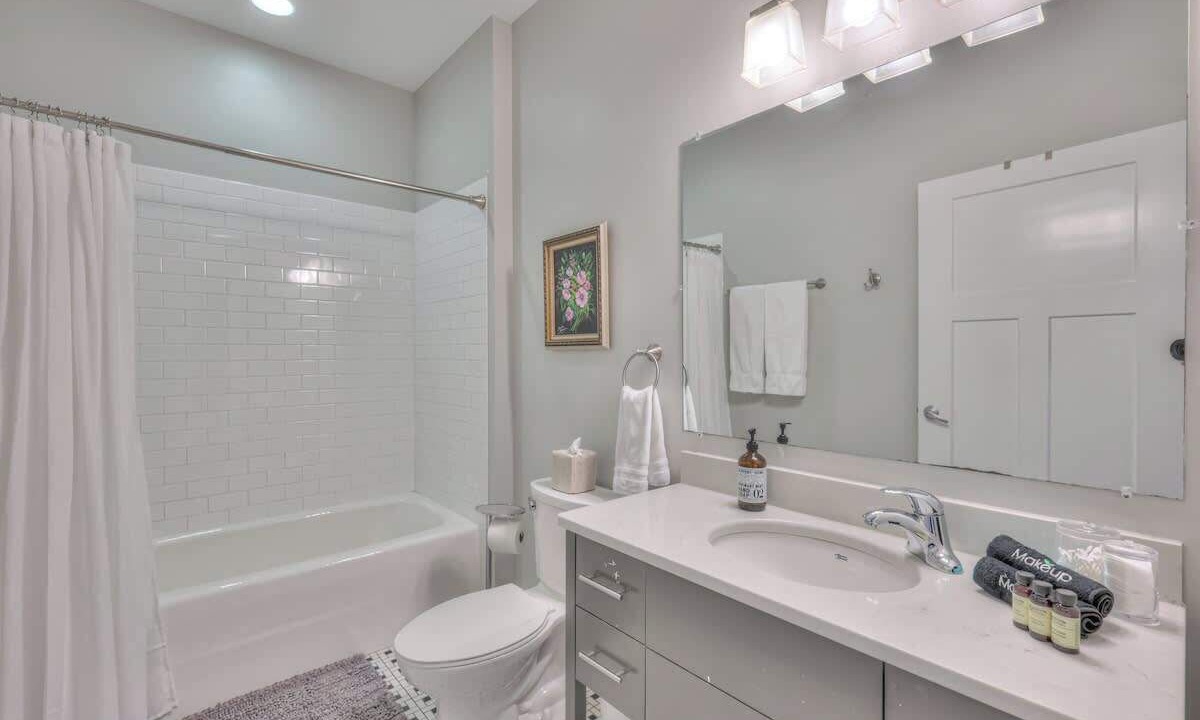 Photo of Bathroom in 12 South