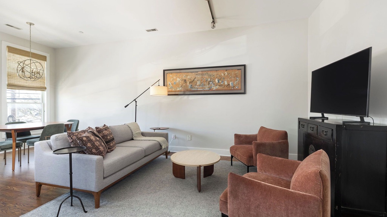 Photo of Livingroom in 12 South