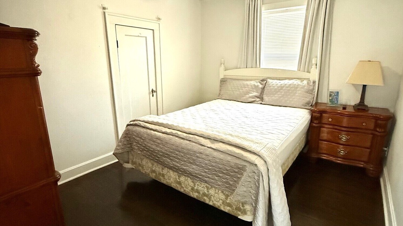 Photo of Bedroom in Roeland Park