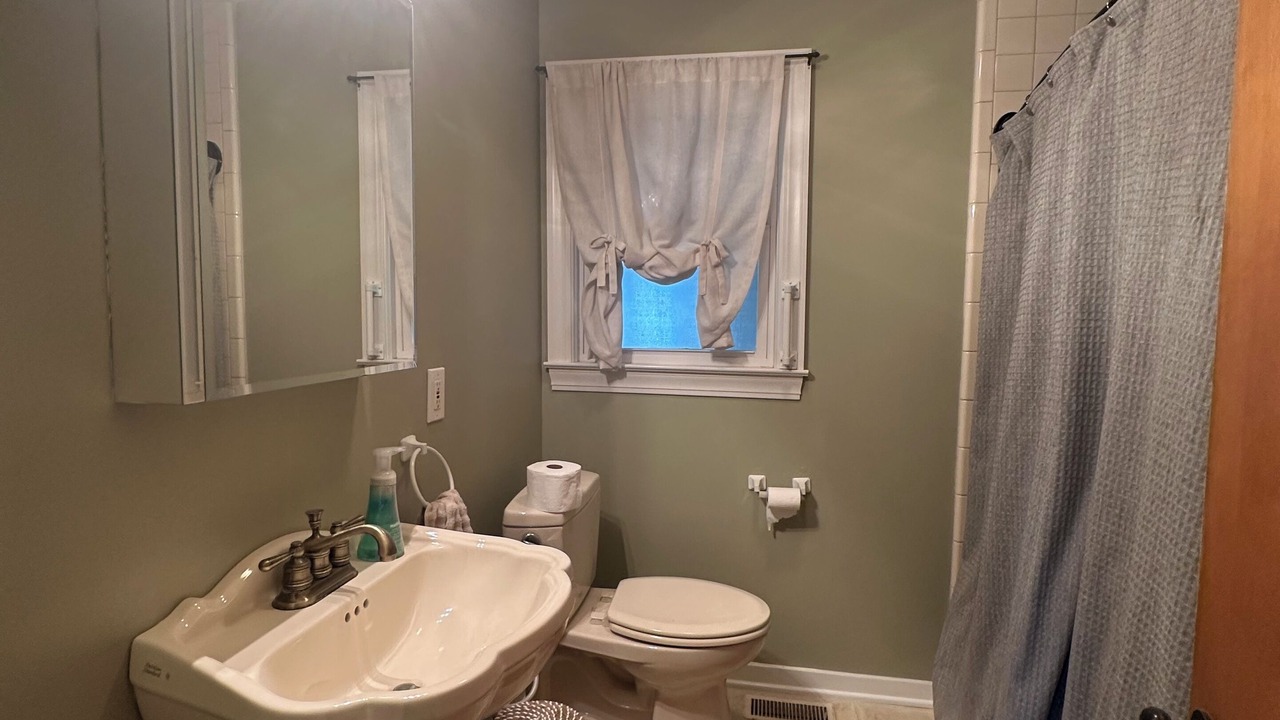 Photo of Bathroom in Bowling Green